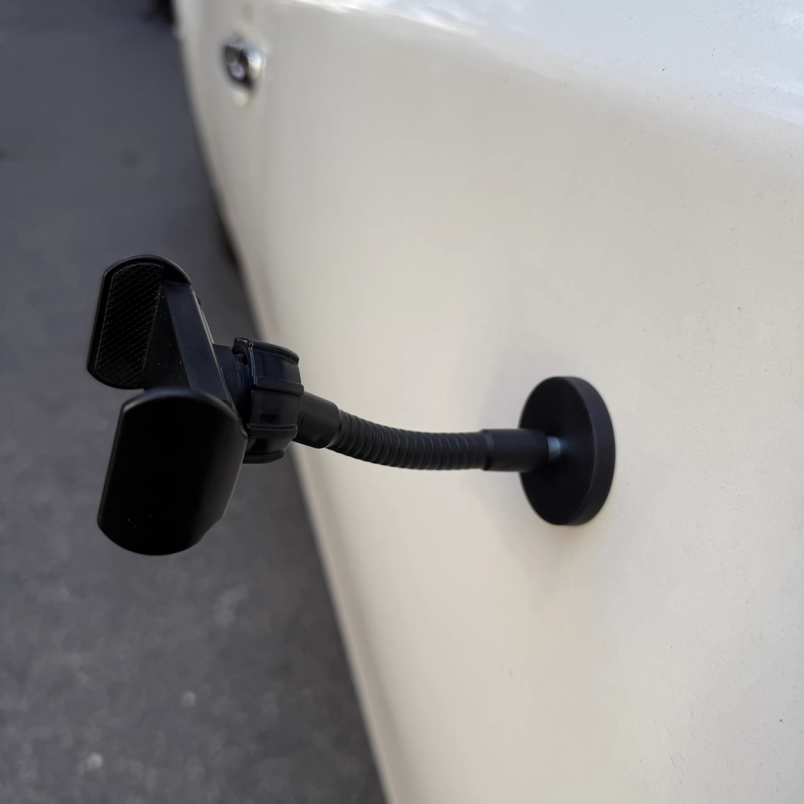 Powerful N52 Magnet Phone Clip - огляд і ціна Outdoor Power 'Hose'
